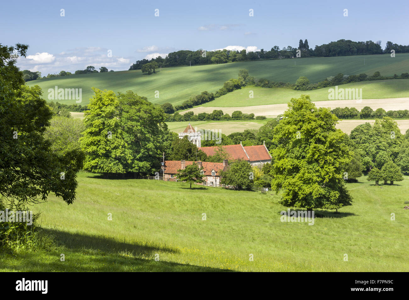 St Michael & All Angels Church, Hughenden, Buckinghamshire. Viktorianischen Premierminister Benjamin Disraeli ist in der Nähe von Ostende der nördlichen Kapelle begraben. Stockfoto