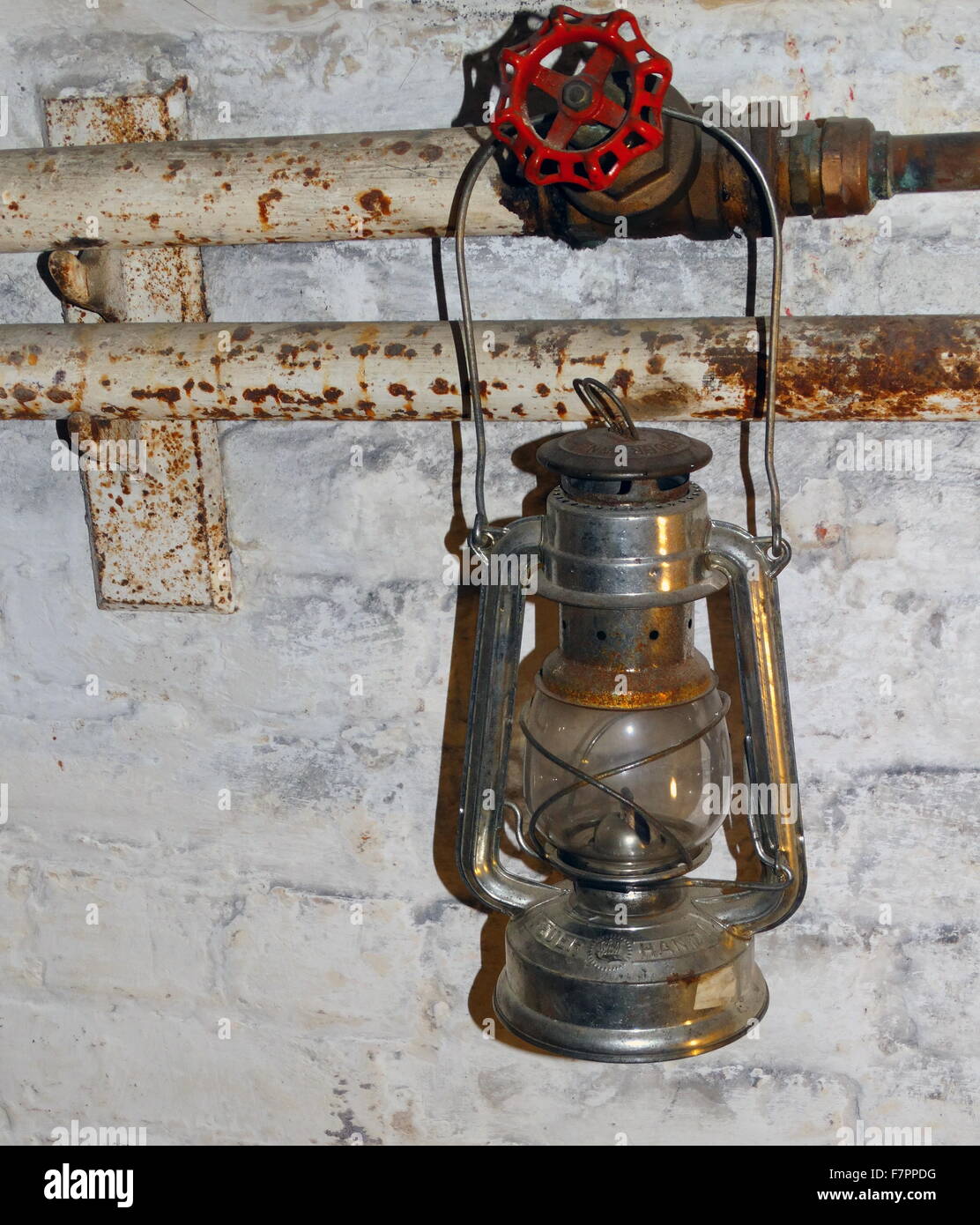 Viktorianische Petroleumlampe, eine Art von Beleuchtungsgerät, das Kerosin (Paraffin) als Brennstoff verwendet. Datierte 1840 Stockfoto