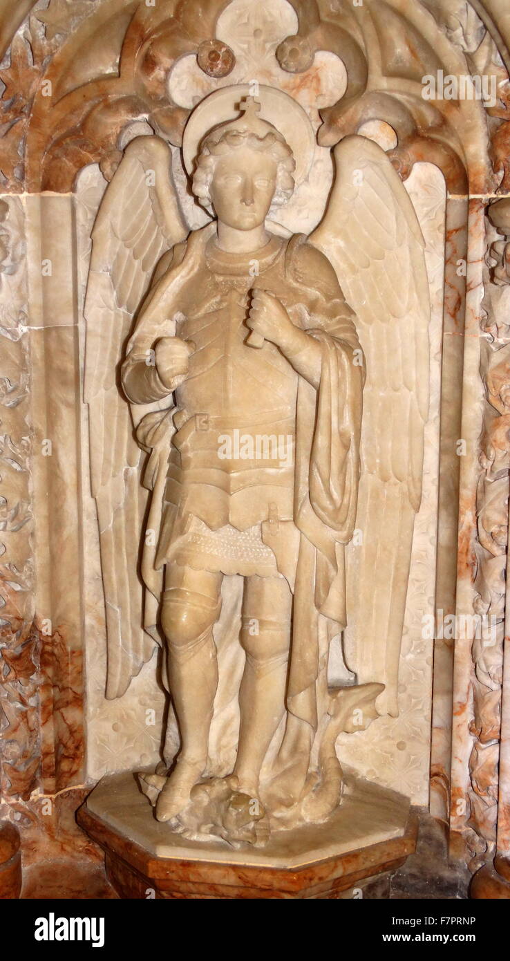 Detail eines Engels von einem 19. Jahrhundert Steinkanzel in St. Michael und alle Engel Anglican Church in Hughenden, Buckinghamshire, England. Hughenden ist eng verbunden mit der nahe gelegenen Hughenden Manor und der ehemalige Premierminister des Vereinigten Königreichs, Benjamin Disraeli, die auf dem Friedhof begraben ist. Stockfoto