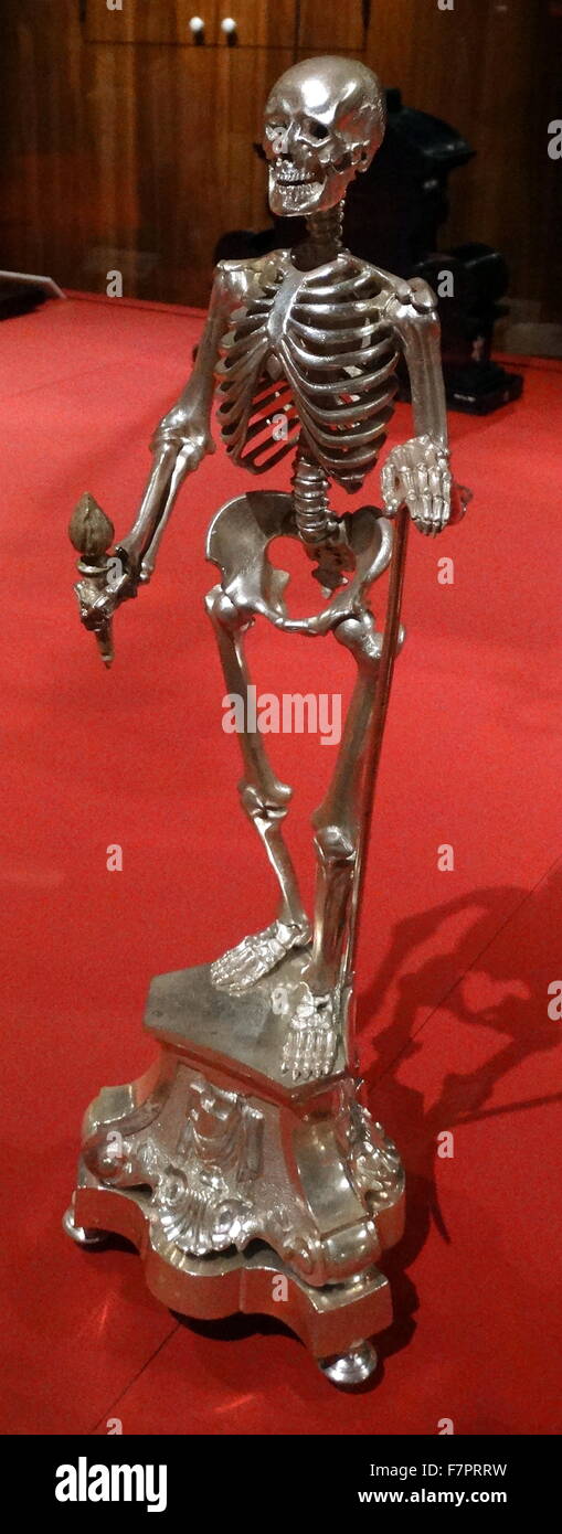 Memento Mori. Europäisch, hergestellt aus Silber, 19. Jahrhundert. Stockfoto