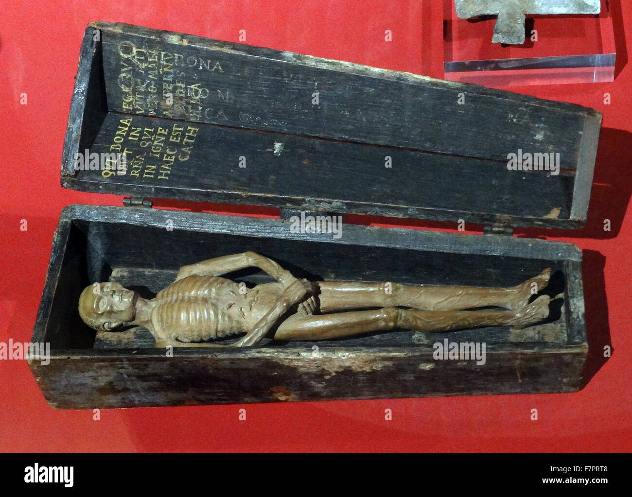 Memento Mori. Italienisch, hergestellt aus Holz, aus dem 16. Jahrhundert. Stockfoto