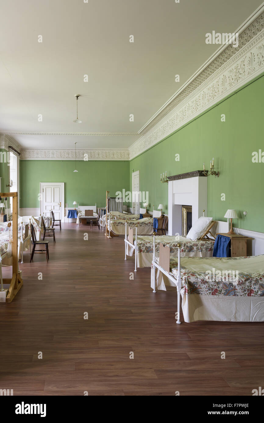 Erholung von einer Gemeinde im Stamford-Lazarett in The Saloon am Dunham Massey, Cheshire. Während des ersten Weltkrieges wurde Dunham Massey in ein Lazarett umgewandelt zu einem Heiligtum aus den Schützengräben für fast 300 Soldaten. Der hospita Stockfoto