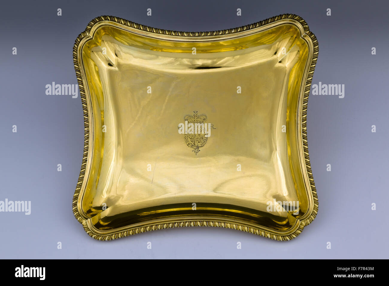 Kissenförmig Gericht, 1758, Simon Le Sage, vergoldetem Silber bei Ickworth, Suffolk. National Trust Inventar Nr. 852067.1-4. Stockfoto