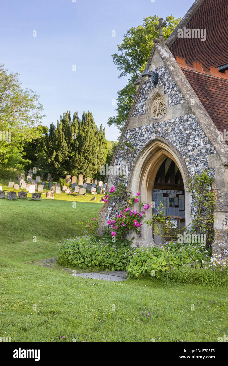 St Michael & All Angels Church, Hughenden, Buckinghamshire. Viktorianischen Premierminister Benjamin Disraeli ist in der Nähe von Ostende der nördlichen Kapelle begraben. Stockfoto