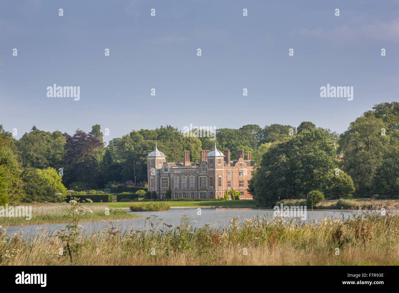 Die Halle des Seewassers Blickling Estate, Norfolk. Blickling ist ein Turm aus rotem Backstein jakobinischen Herrenhaus, sitzen in wunderschönen Gärten und Parks. Stockfoto