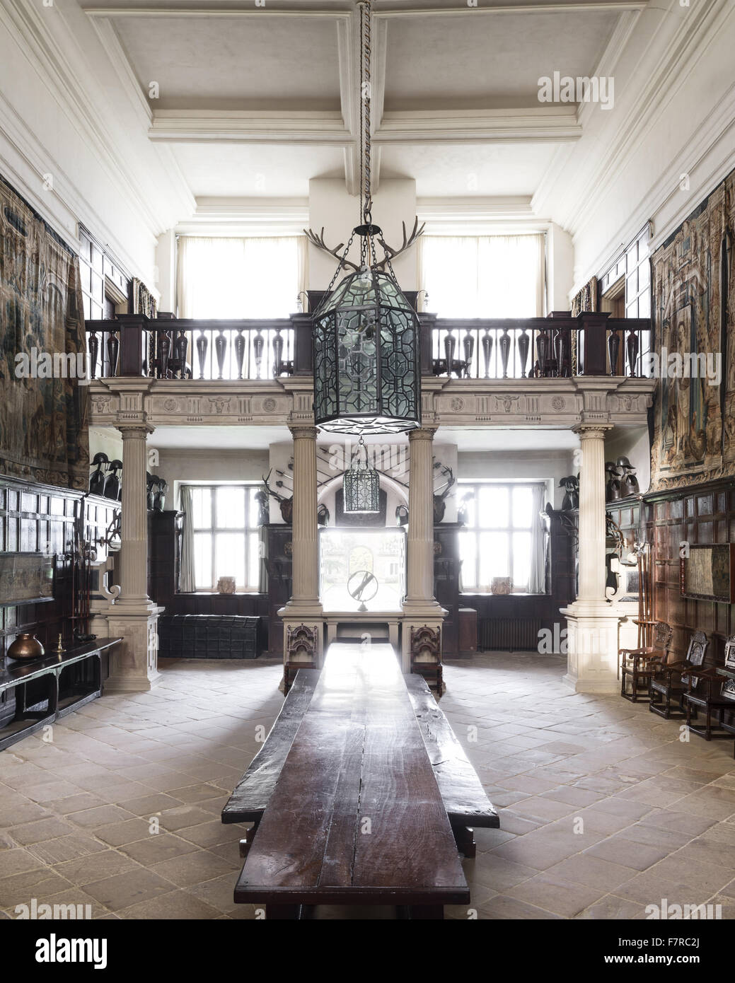 Die Eingangshalle in Hardwick Hall, Derbyshire. Hardwick Hall entstand Ende des 16. Jahrhunderts für Bess of Hardwick. Stockfoto