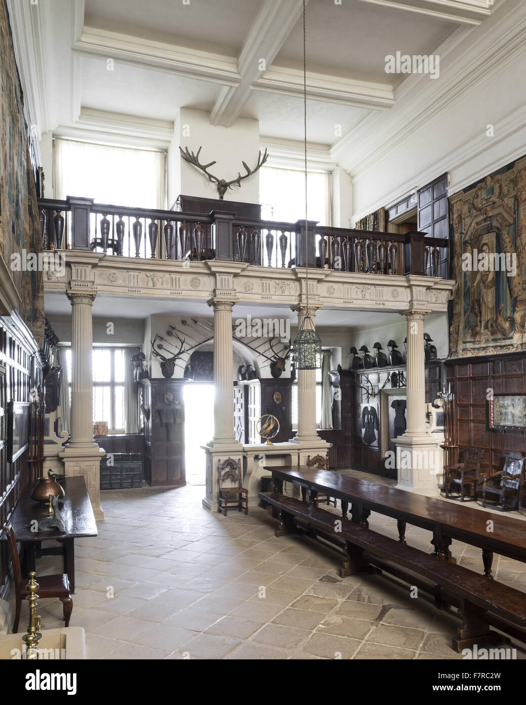 Die Eingangshalle in Hardwick Hall, Derbyshire. Hardwick Hall entstand Ende des 16. Jahrhunderts für Bess of Hardwick. Stockfoto