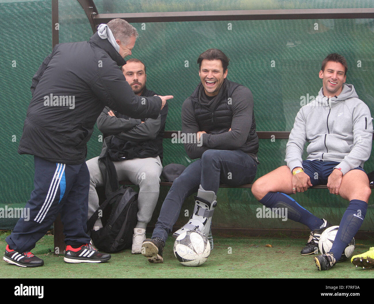 TV/Radio-Star und EX TOWIE von Mark Wright leitet sein Team Essex FC 6: 3-Sieg über Dorking Wanderers in Surrey heute (01 Nov 15) Featuring: Mark Wright wo: Dorking, United Kingdom bei: 1. November 2015 Stockfoto