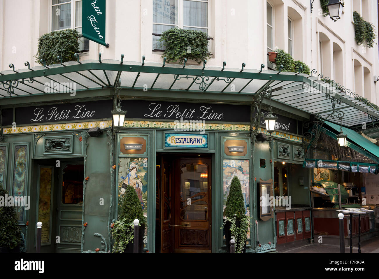 Le Petit Zinc, eine Brasserie im Belle Epoque Stil auf dem linken Ufer