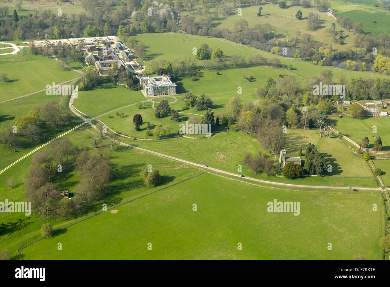 Eine Luftaufnahme von Calke Abbey, Derbyshire. Es gibt schöne, doch verblasst, ummauerten Gärten und der Orangerie, Auricula Theater und Gemüsegärten zu erkunden. Stockfoto