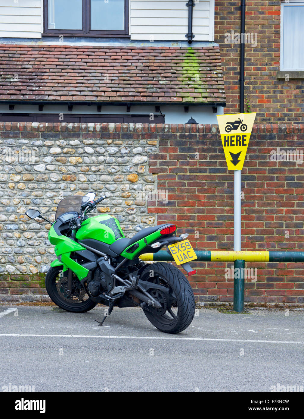 Ecke auf Parkplatz für Motorräder, England UK Stockfoto