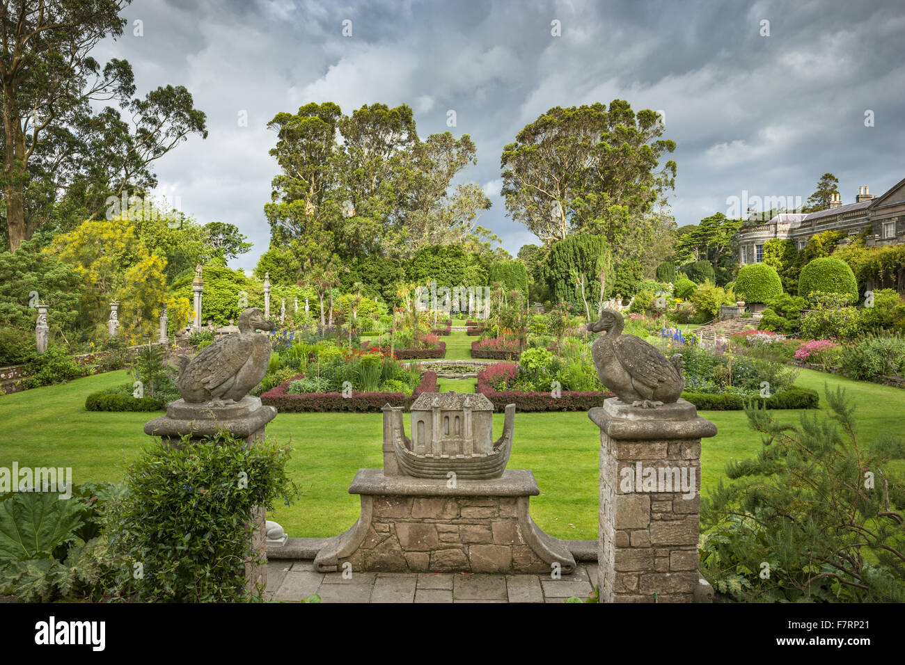 Die Gartenanlage von DodoTerrasse am Mount Stewart, County Down