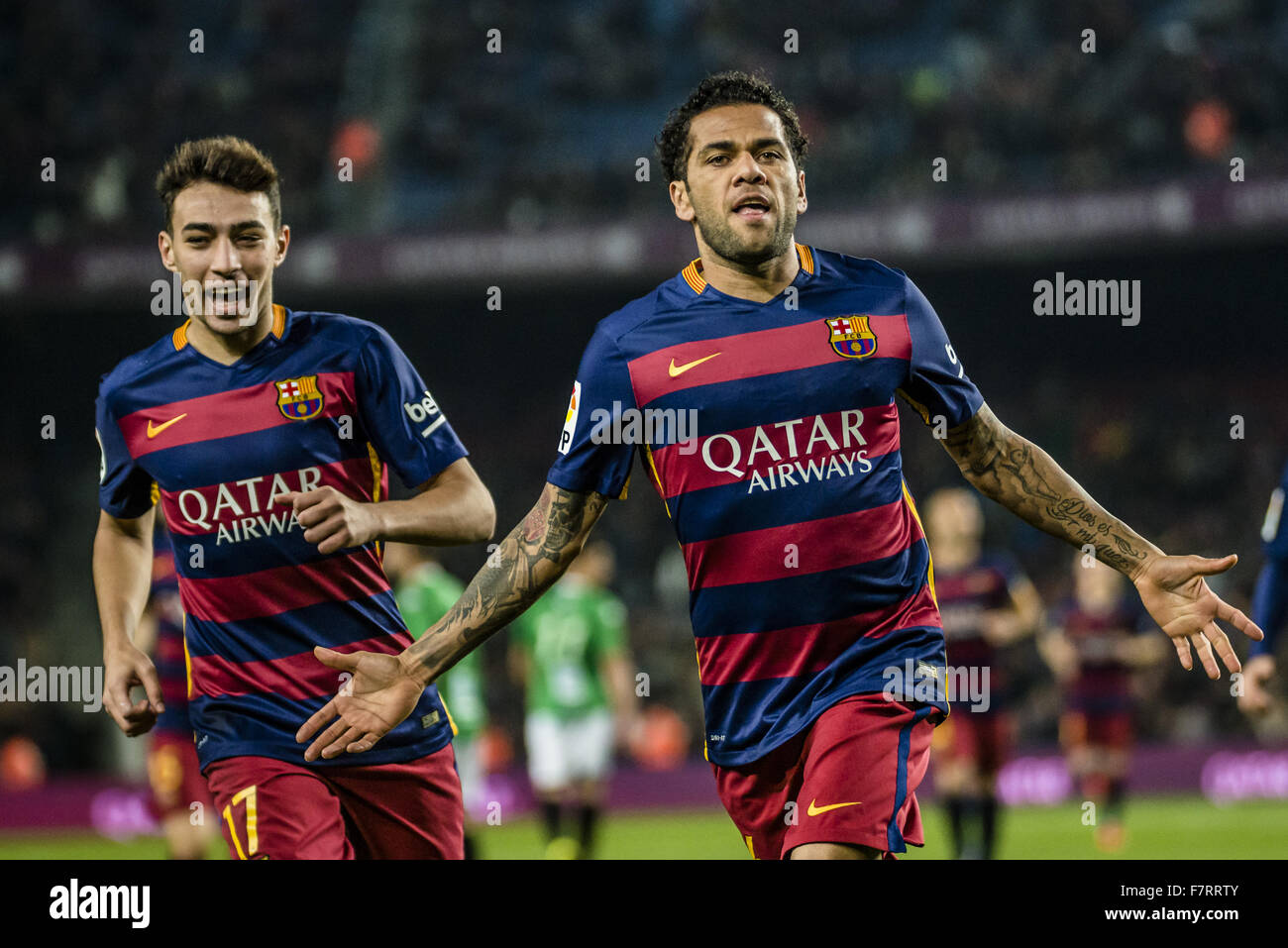 2. Dezember 2015 - FC Barcelona gleich wieder DANI ALVES feiert das erste Tor bei der "Copa del Rey" (Copa del Rey) letzten von 16 Rückspiel Spiel zwischen FC Barcelona und CF Villanovense im Camp Nou Stadion in Barcelona. © Matthias Oesterle/ZUMA Draht/Alamy Live-Nachrichten Stockfoto