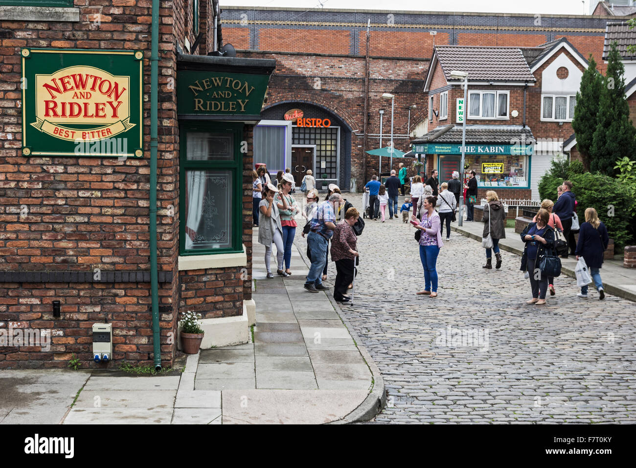 Fans auf dem Set der beliebten TV soap Coronation Street Stockfoto