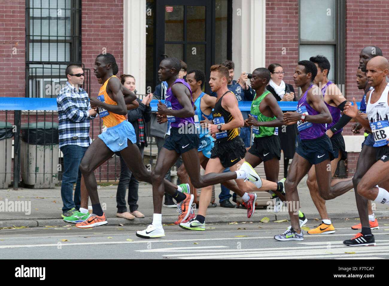 TCS-New York City-Marathon Mitwirkende: Stanley Biwott, Geoffrey Kamworor, Lelisa Desisa, Wilson Kipsang, Yuki Kawauchi Meb Keflezighi wo: Queens, New York, Vereinigte Staaten von Amerika als: 1. November 2015 Stockfoto