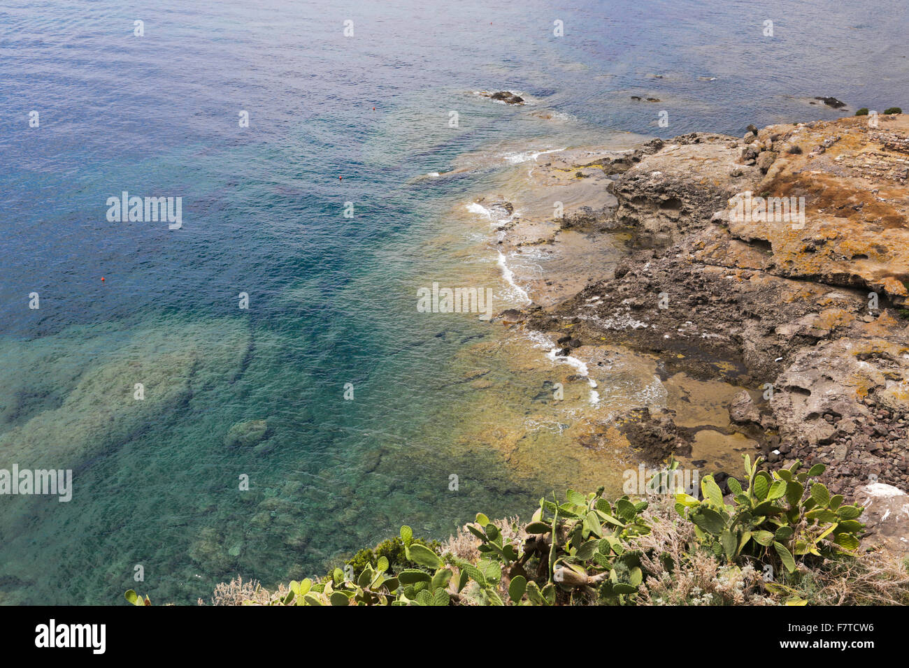 Blick auf den wunderschönen Strand von Nora, Sardinien Stockfoto