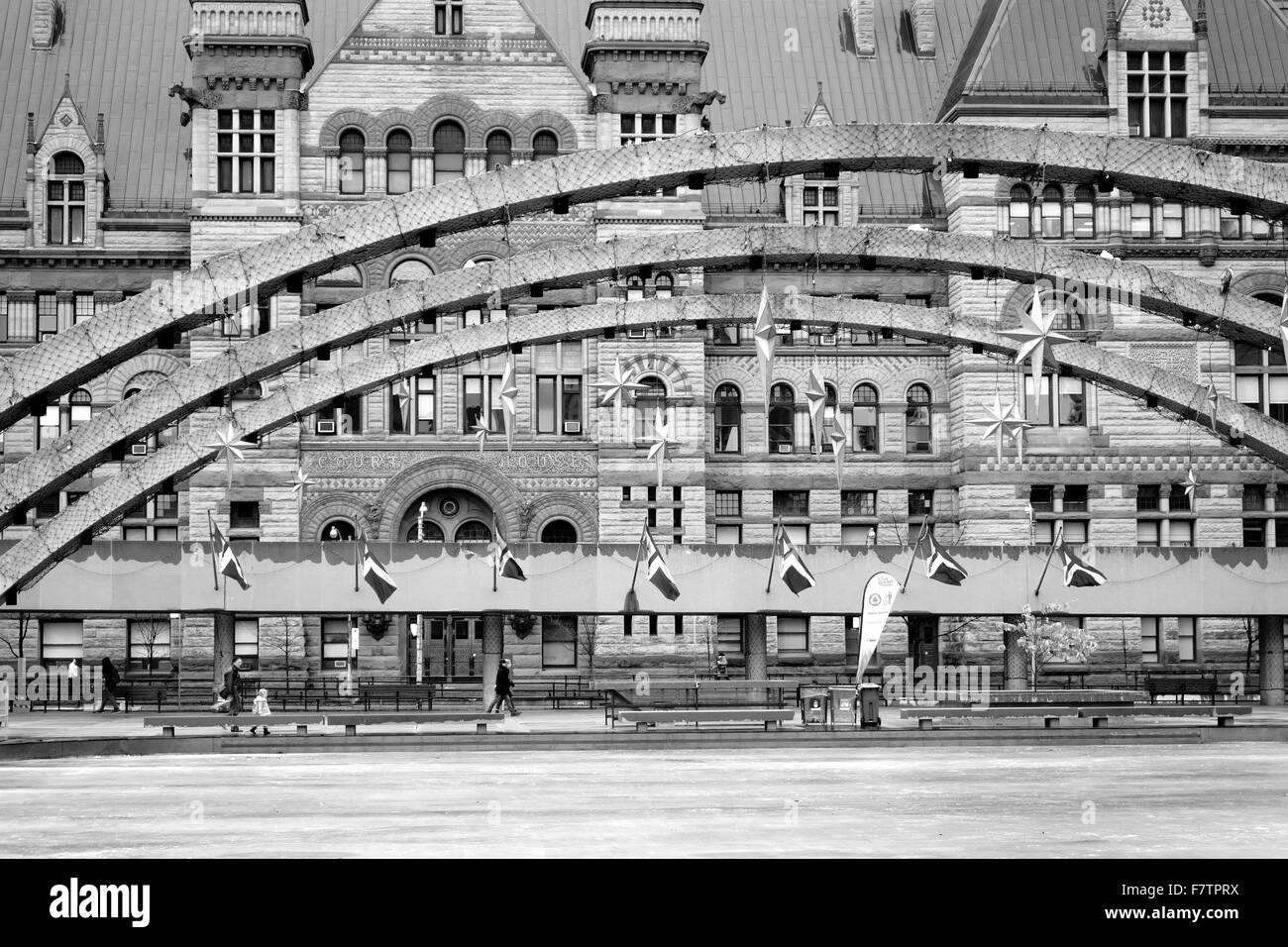 Architektonische Details von Nathan Phillips Square und das alte Rathaus in Toronto, Kanada Stockfoto
