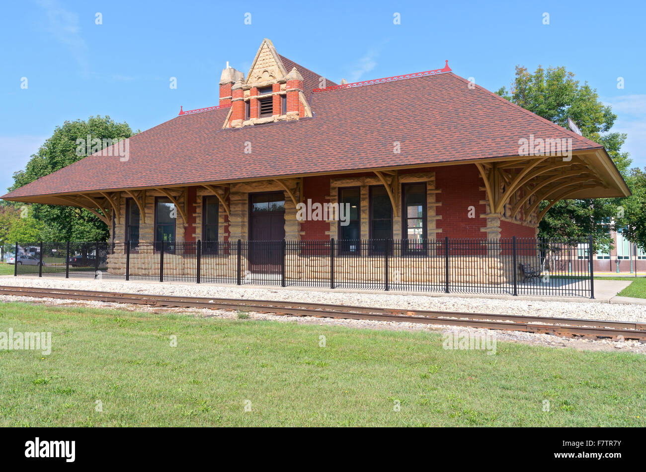 historische Eisenbahn Depot Gebäude hohen viktorianischen Gotik-Stil im Wildwasser-wisconsin Stockfoto