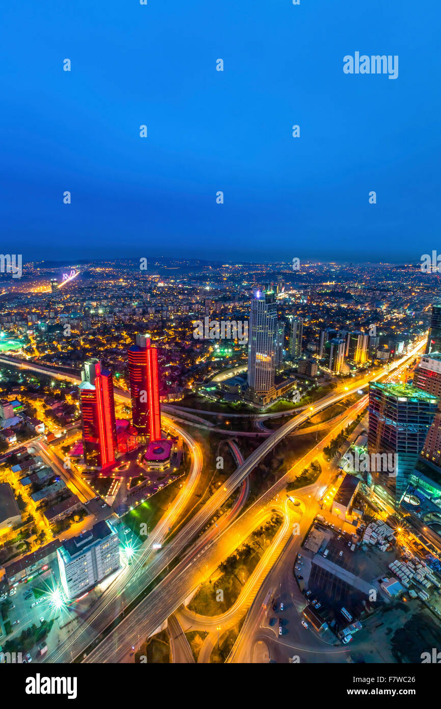 Nachtansicht von Istanbul Sapphire, Istanbul, Türkei Stockfoto