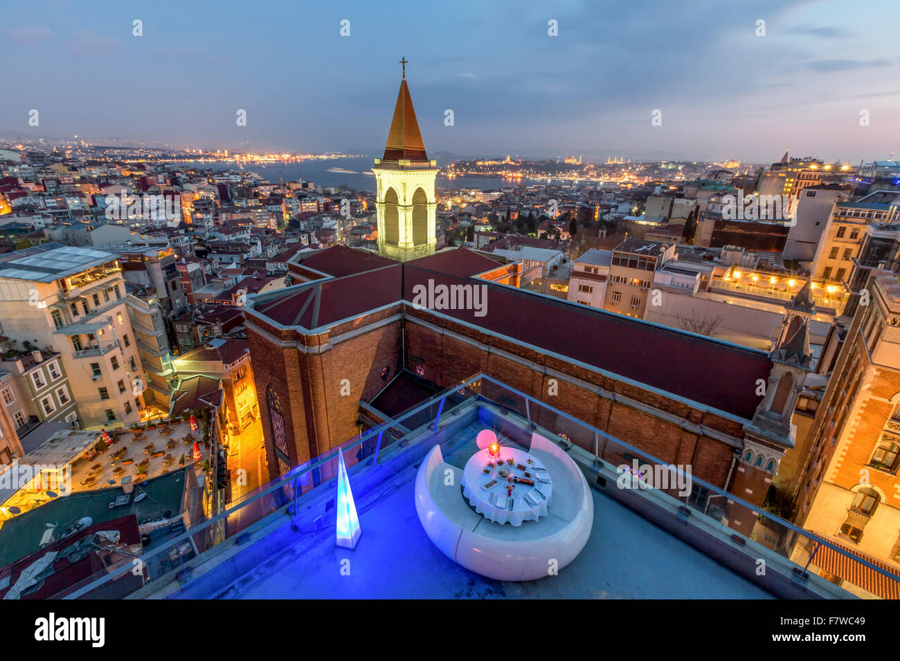 Blick auf die Stadt von einem Restaurant in Istanbul, Türkei Stockfoto
