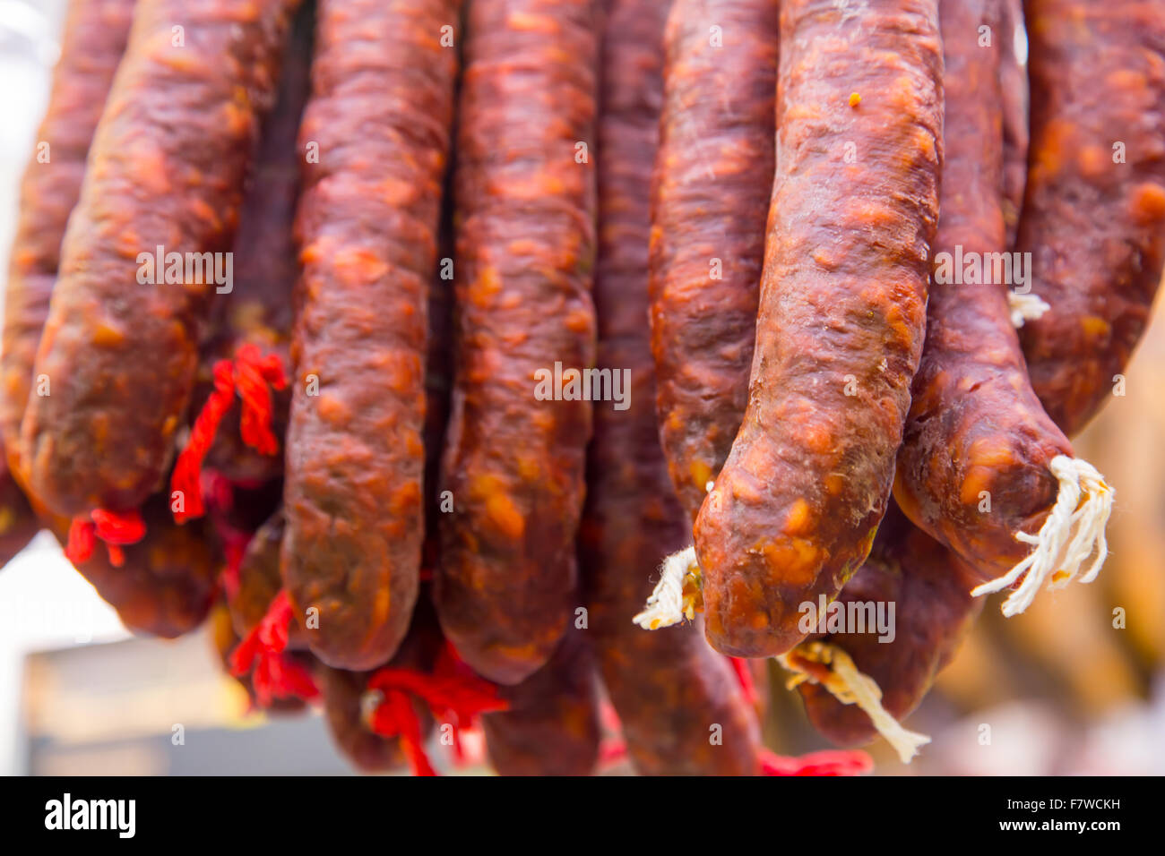 Katalanische Hartwaren, Chorizo-Markt in Barcelona Stockfoto