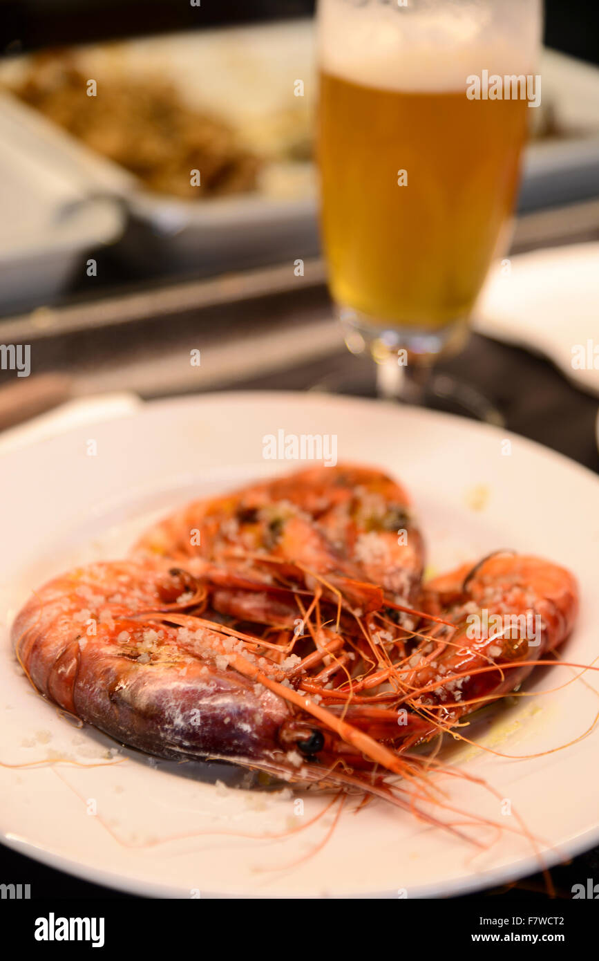 Gekochte Garnelen in einem Restaurant serviert Stockfoto