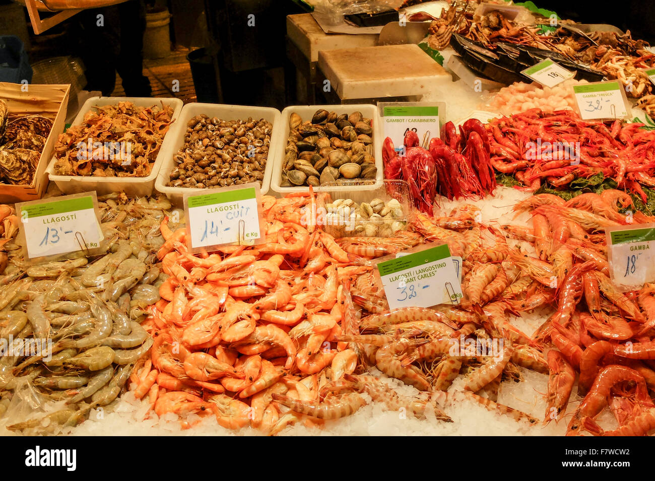 Meeresfrüchte-Stall im Mercat St. Josep, Barcelona, Spanien Stockfoto