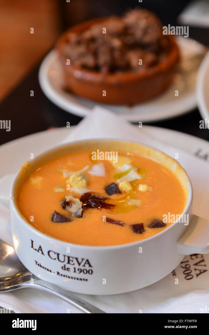 Suppe, serviert in einem Restaurant, Granada, Spanien Stockfoto