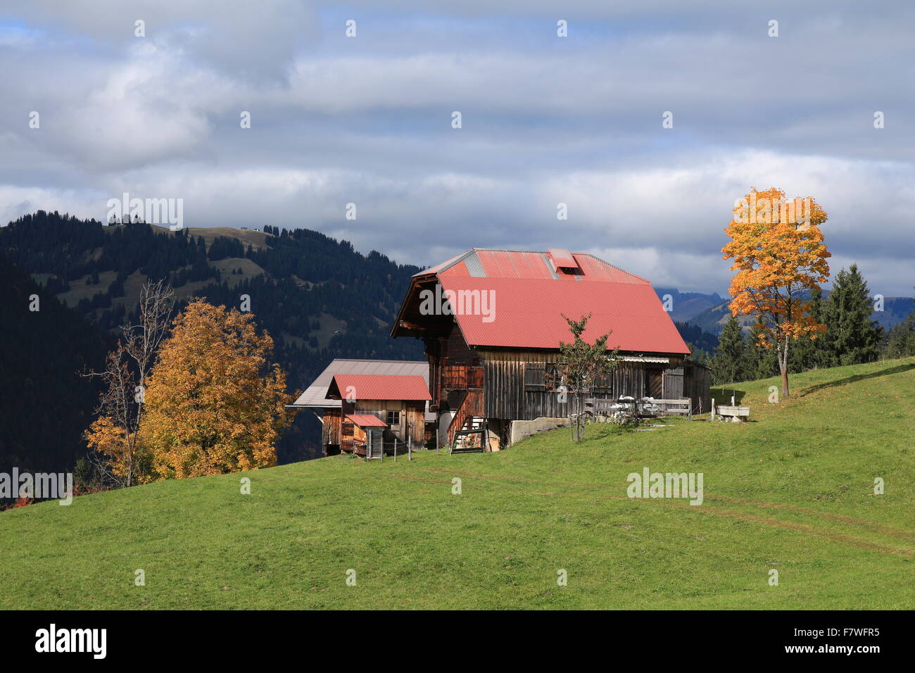 Alte Schweizer Chalet in der Nähe von Gstaad Stockfoto