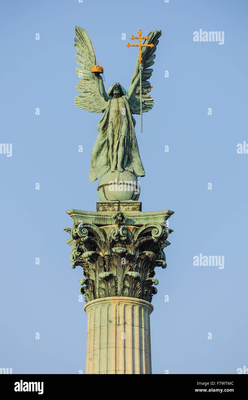 Statue des Erzengels Gabriel in Hosok Tere, Budapest, Ungarn Stockfoto