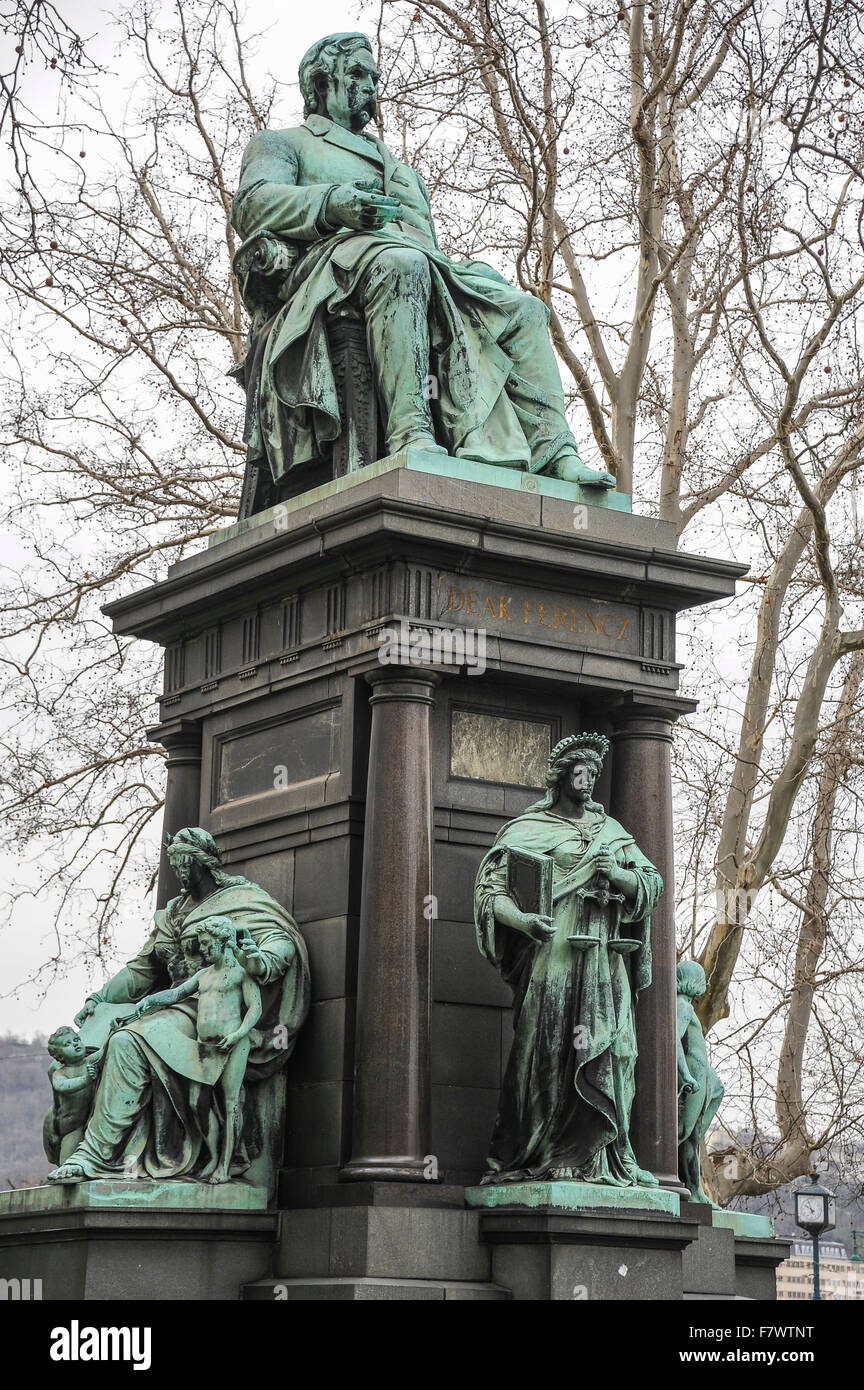 Statue von Deák Ferenc Szechenyi Istvan ter, Budapest, Ungarn Stockfoto