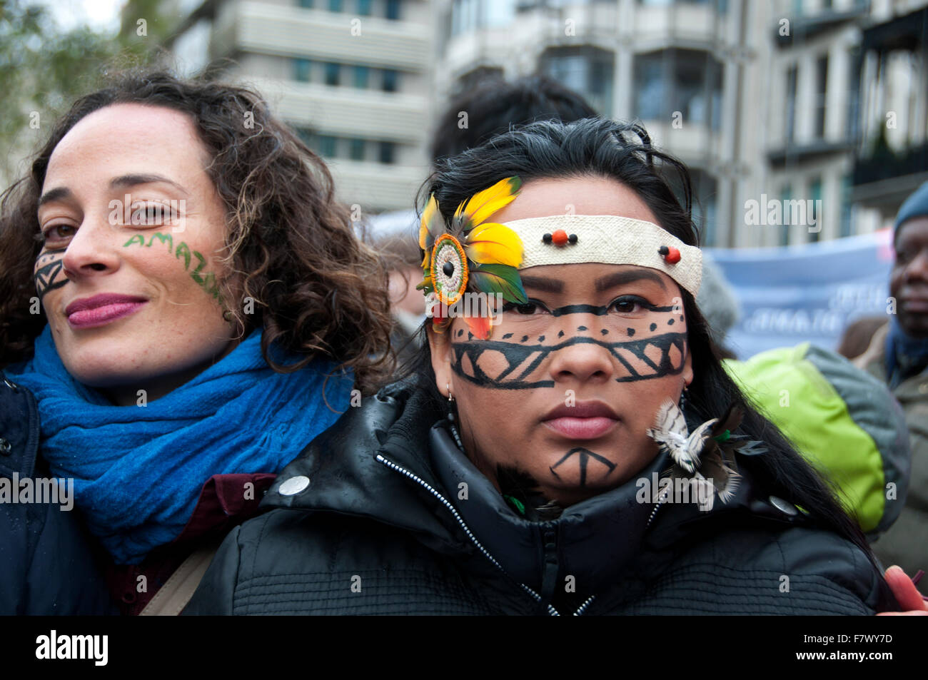 März auf Nachfrage Maßnahmen weltweite führenden zur Bekämpfung des Klimawandels. Indigene Völker führte den Marsch. Aktivisten aus Amazonien. Stockfoto