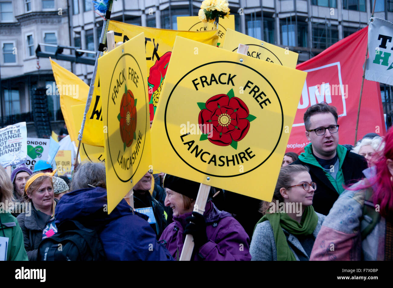 März auf Nachfrage Maßnahmen weltweite führenden zur Bekämpfung des Klimawandels. Eine Gruppe von freien Lancashire Frack Stockfoto