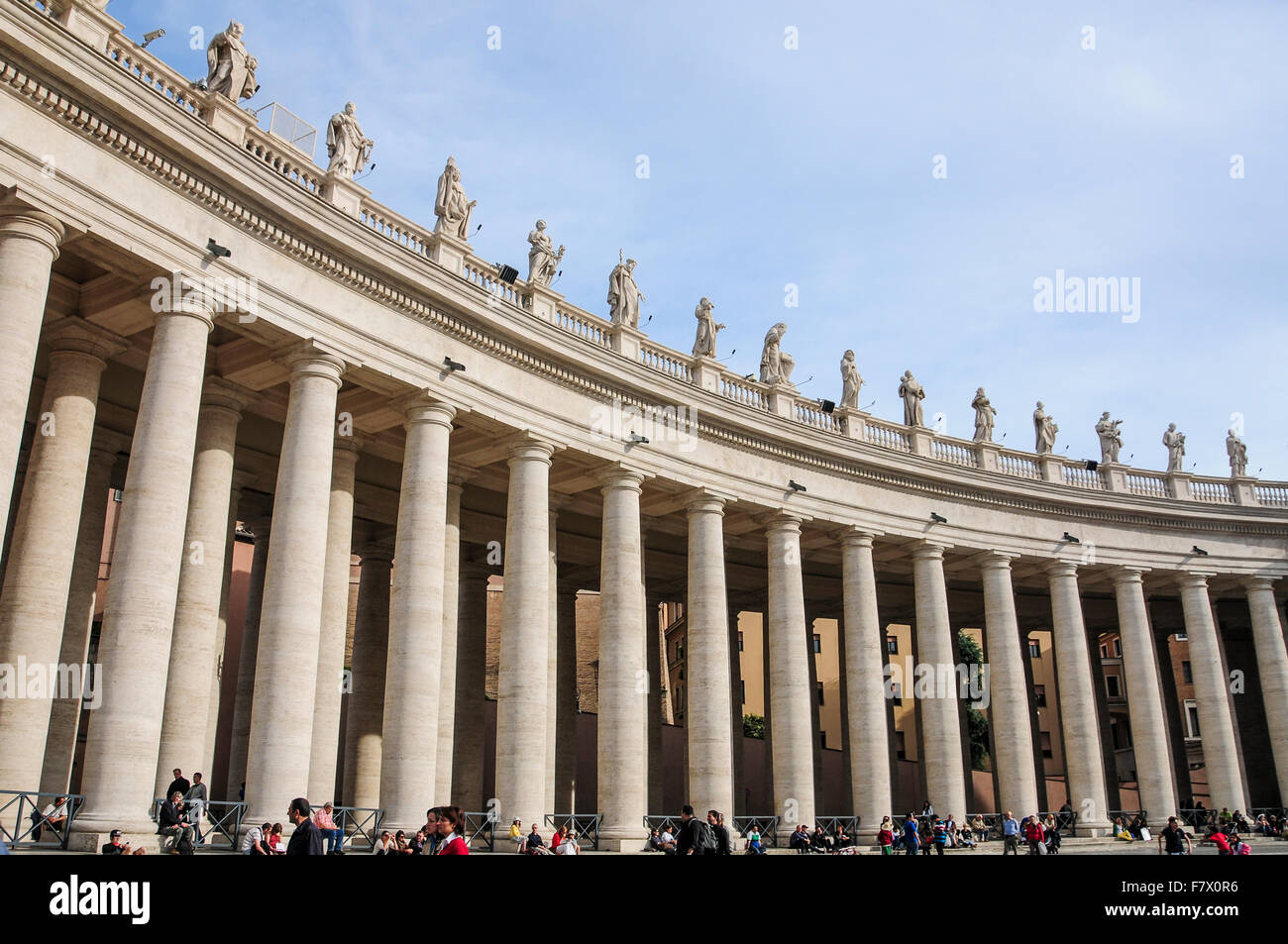 Berninis Kolonnaden in dem Petersplatz, Vatikan Stockfoto