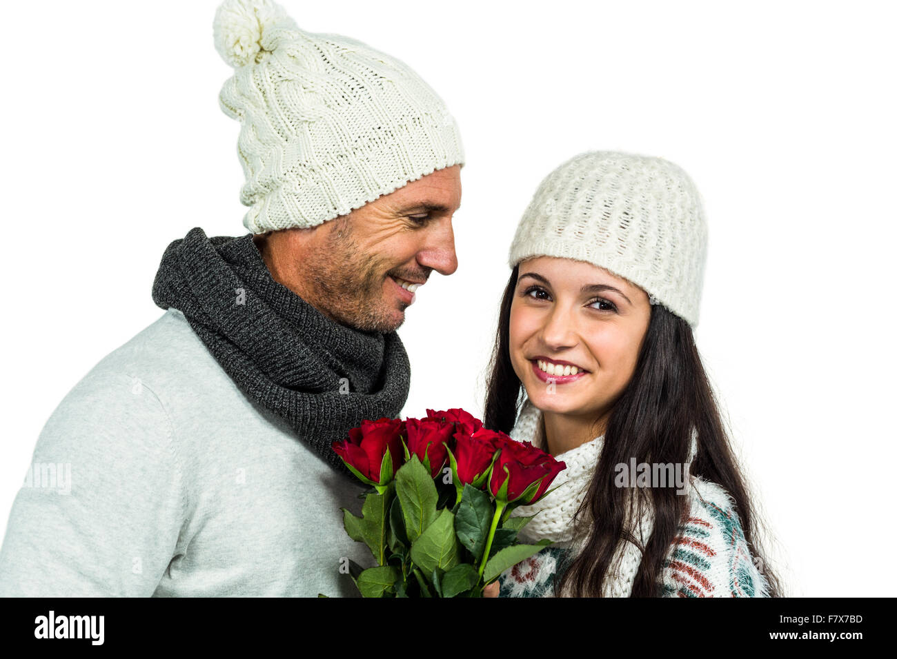 Lächelnde paar hält Rosen Stockfoto