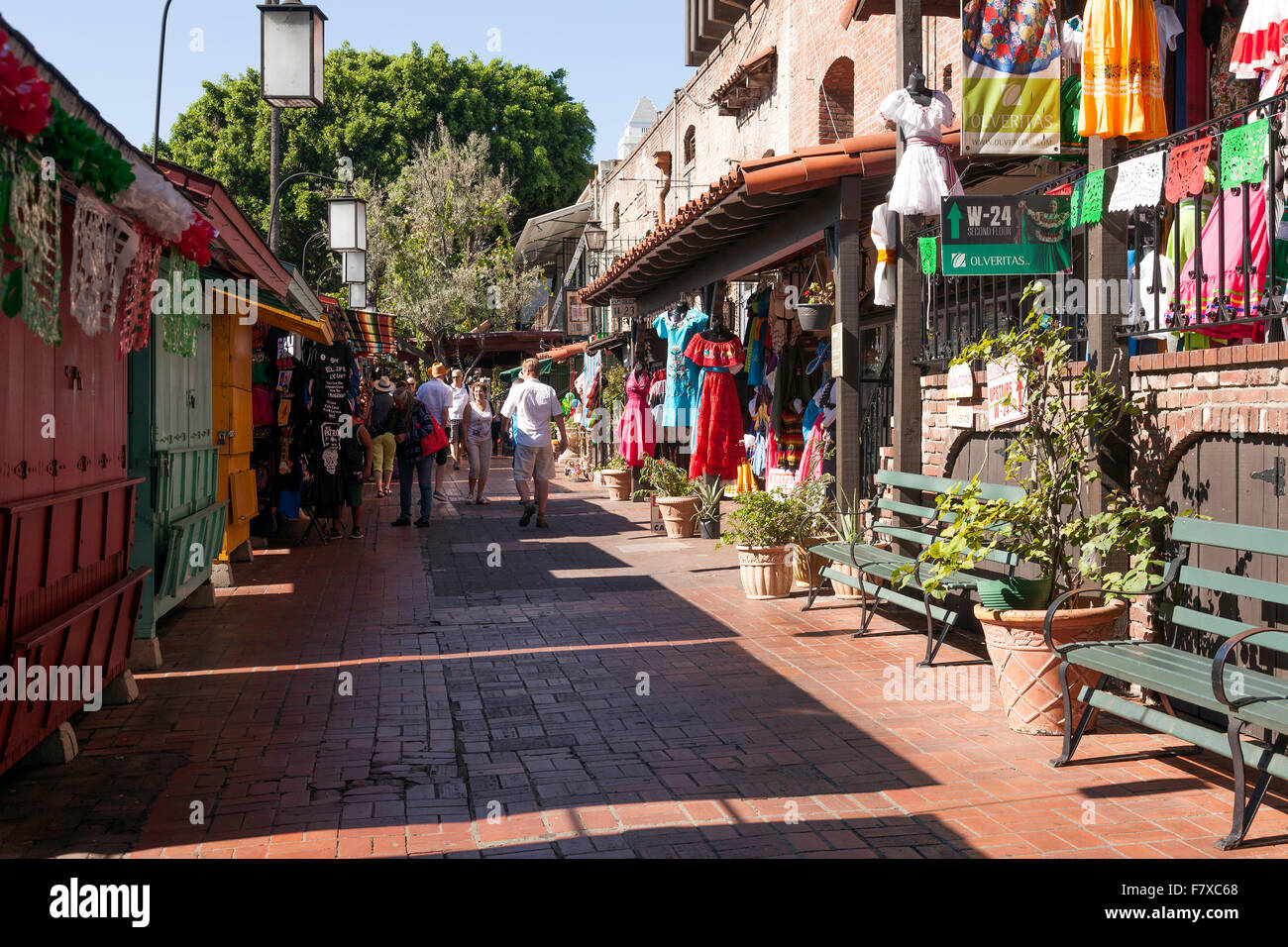 Straßenmarkt in Los Angeles Markt Stände an der Olvera Street in Los Angeles Plaza Historic District, Los Angeles, Kalifornien, USA Stockfoto