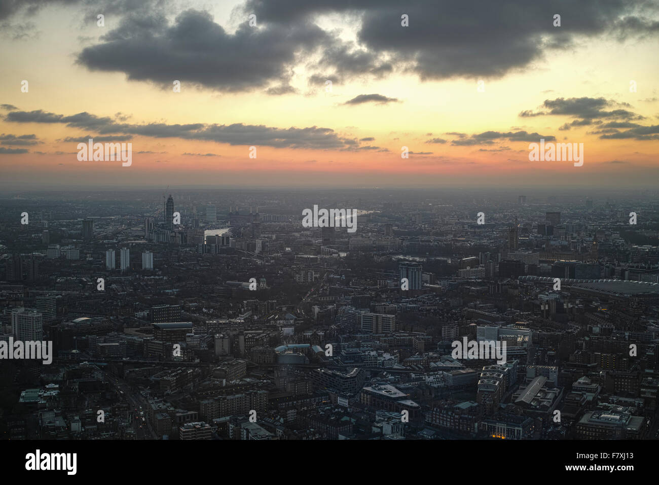 Blick auf London von der Aussichtsplattform des Shards bei Sonnenuntergang Stockfoto