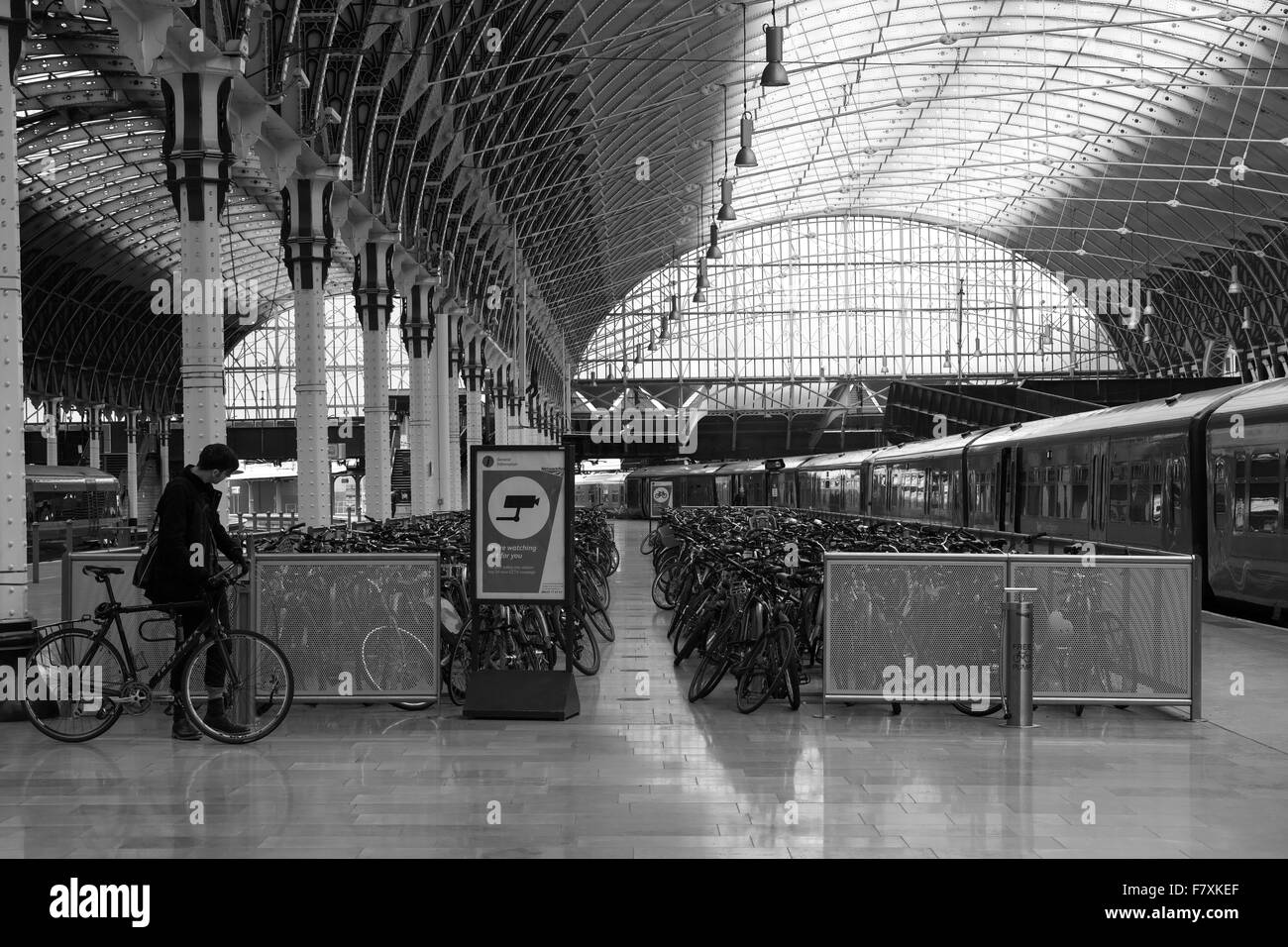 Fahrradladen am Bahnhof London Paddington Stockfoto
