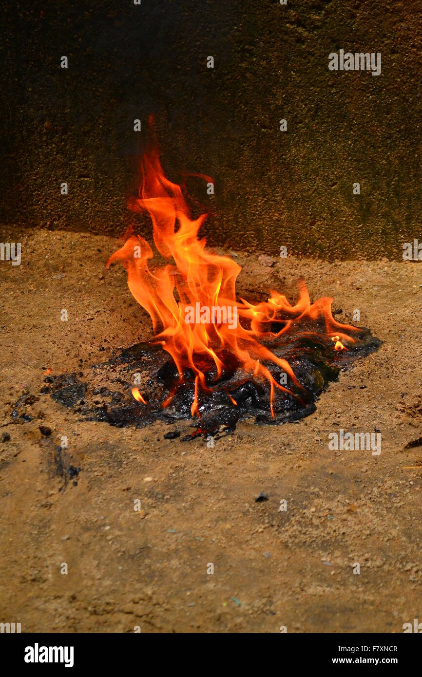 Feuer bei der vollständigen Verbrennung Stockfoto