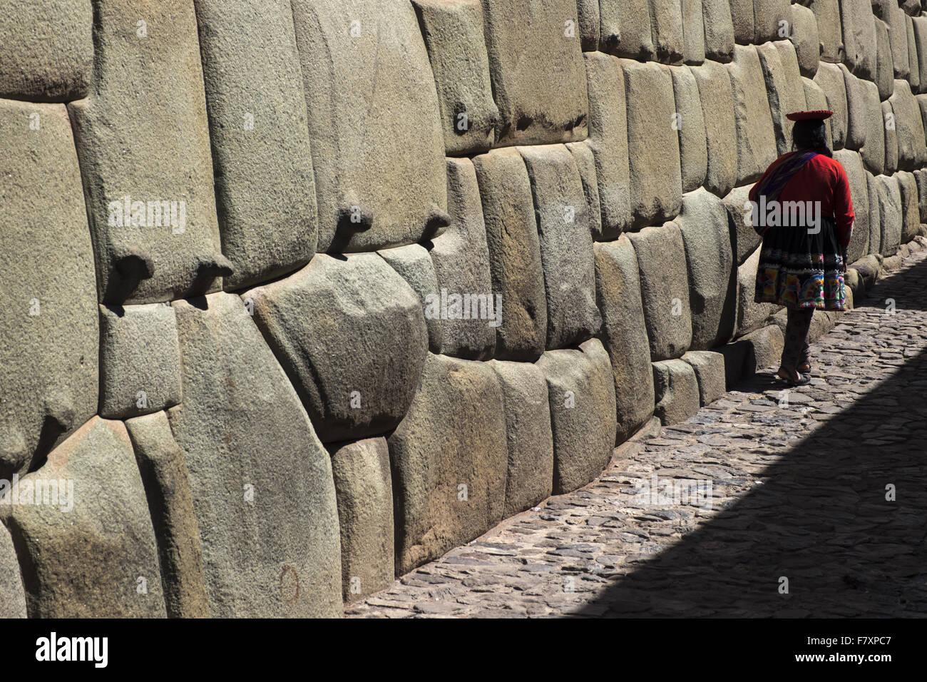 Inka-Mauern der alten Palast von Inca Roca, heute Palast des Erzbischofs. Cuzco Stockfoto
