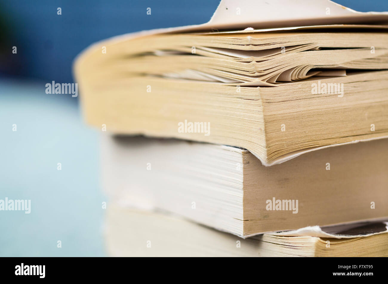 Haufen von Taschenbücher Stockfoto
