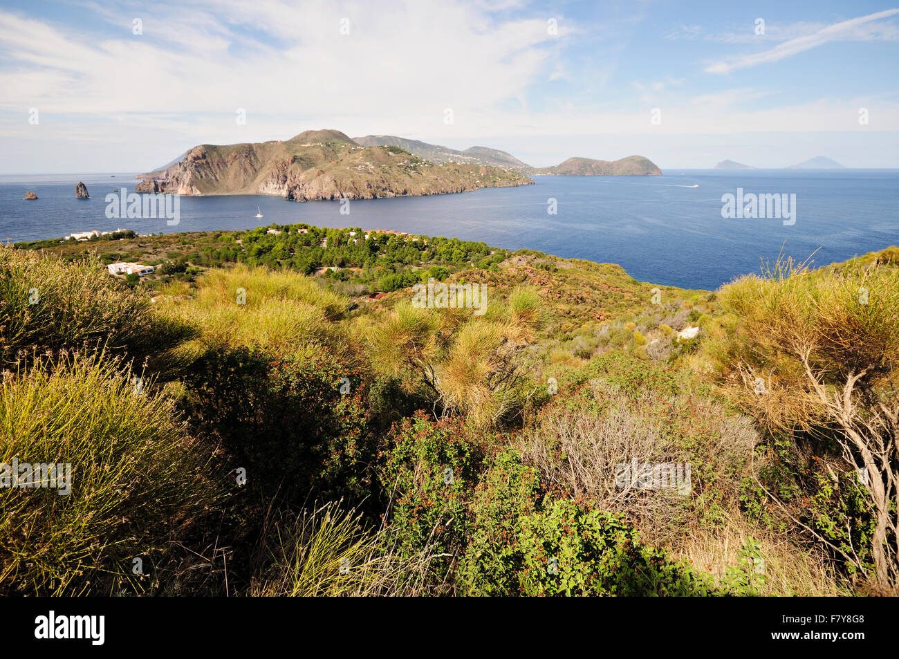 Lipari Insel gesehen von Vulcanello, Vulcano, Äolischen Inseln, Sizilien, Italien Stockfoto