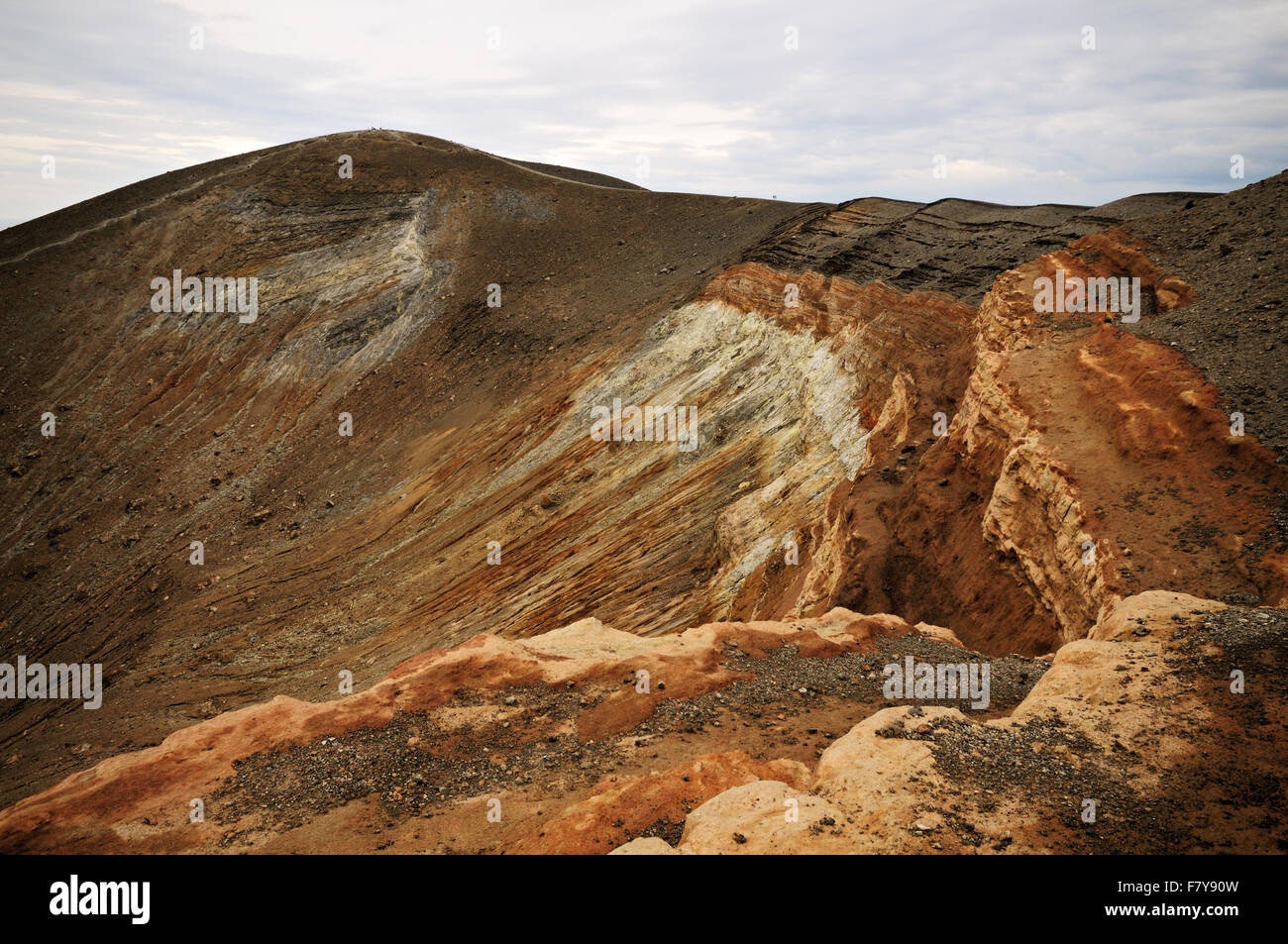 Kamm des aktiven Krater (Gran Cratere) von Vulcano, Äolischen Inseln, Sizilien, Italien Stockfoto