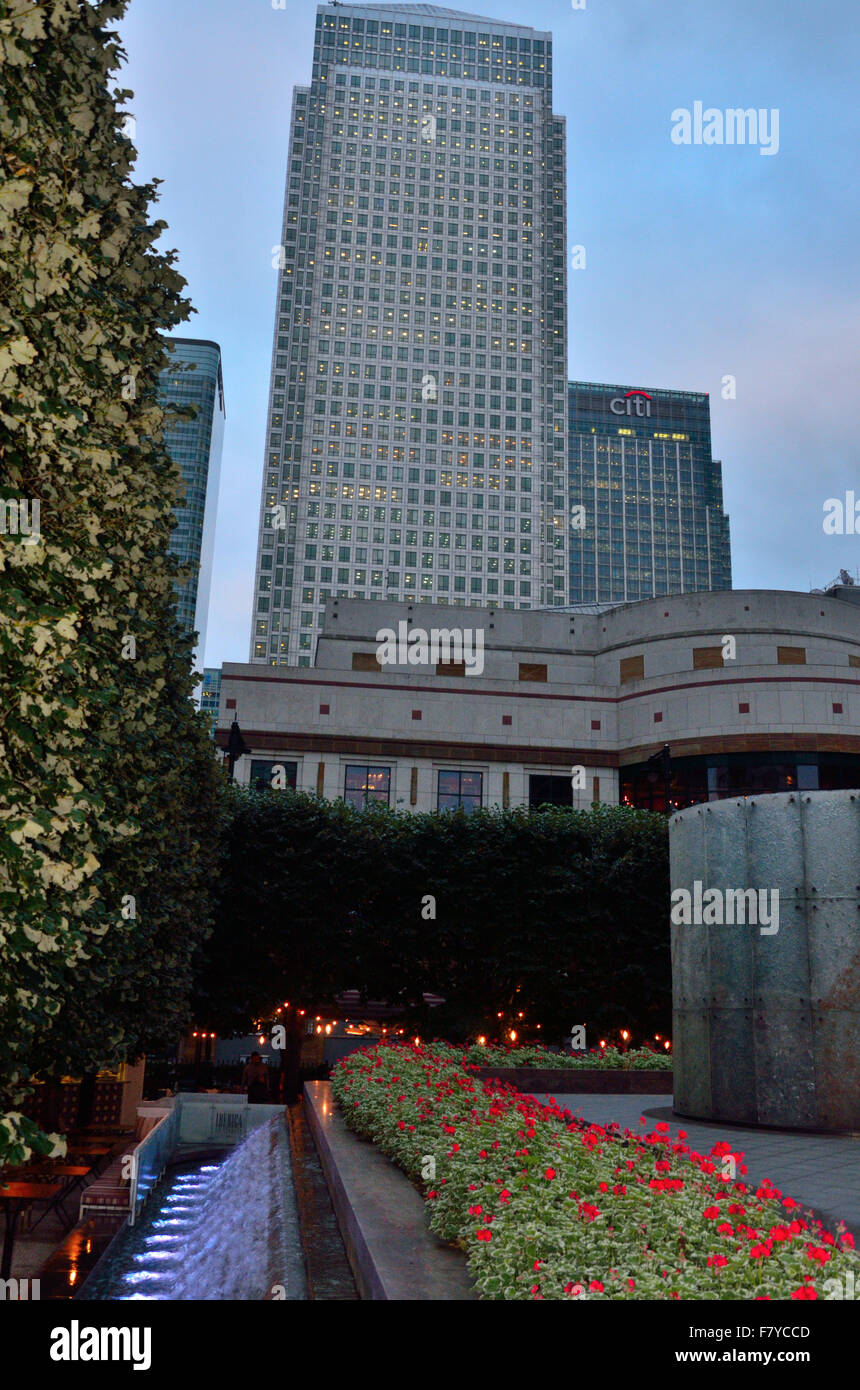 Ein normaler Tag in Canary Wharf, eines der zwei financial Center of London Stockfoto
