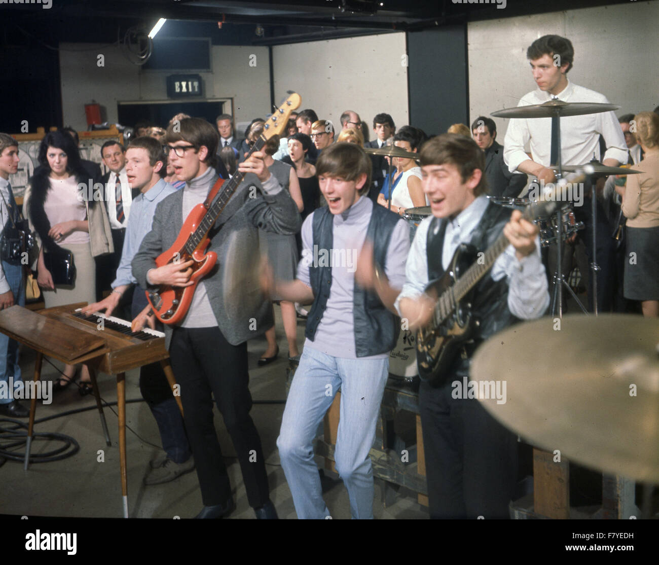 DIE MOJOS UK-pop-Gruppe auf Ready, Steady, Go im Jahr 1963. Von links: Terry O'Toole, Keith Karlson, Stu James, Nick Crouch, John Konrad. Foto Tony Gale Stockfoto