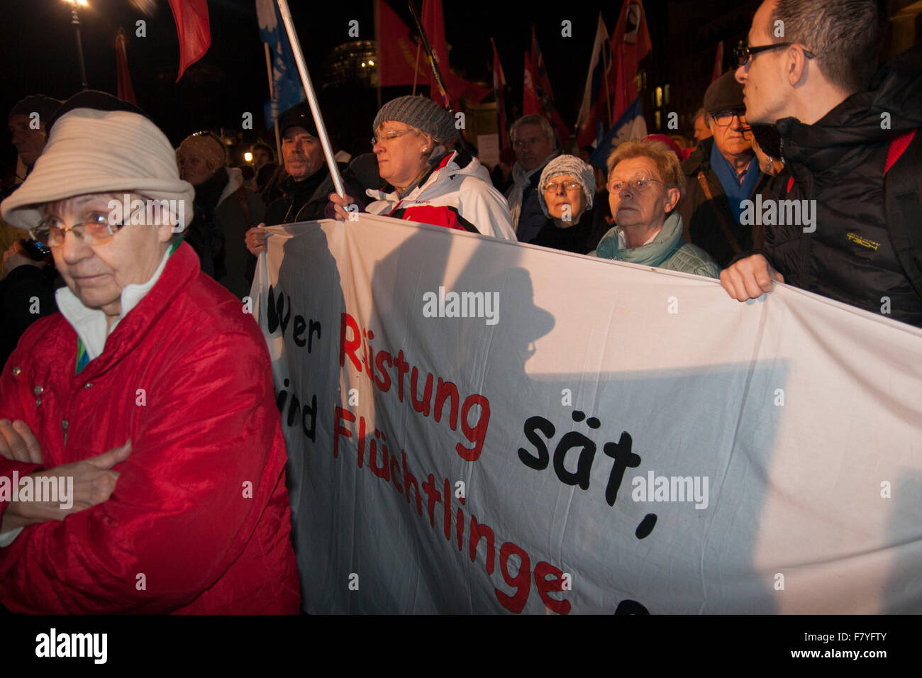 Berlin, Deutschland. 3. Dezember 2015. Demonstration gegen deutsche militärische Intervention in Syrien. Stockfoto