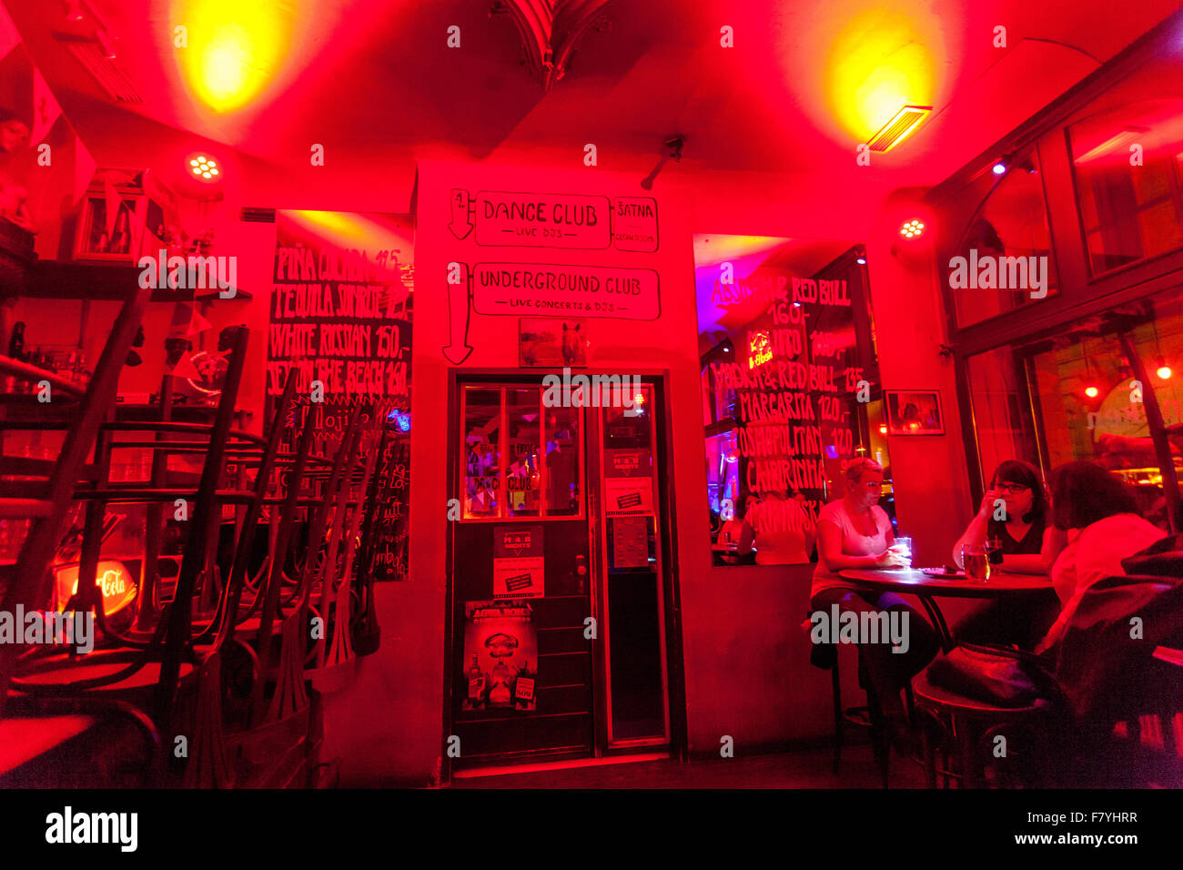 Chapeau Rouge Bar Nachtclub, in der Nähe von Altstädter Ring.  Prag-Tschechien-Europa Stockfoto