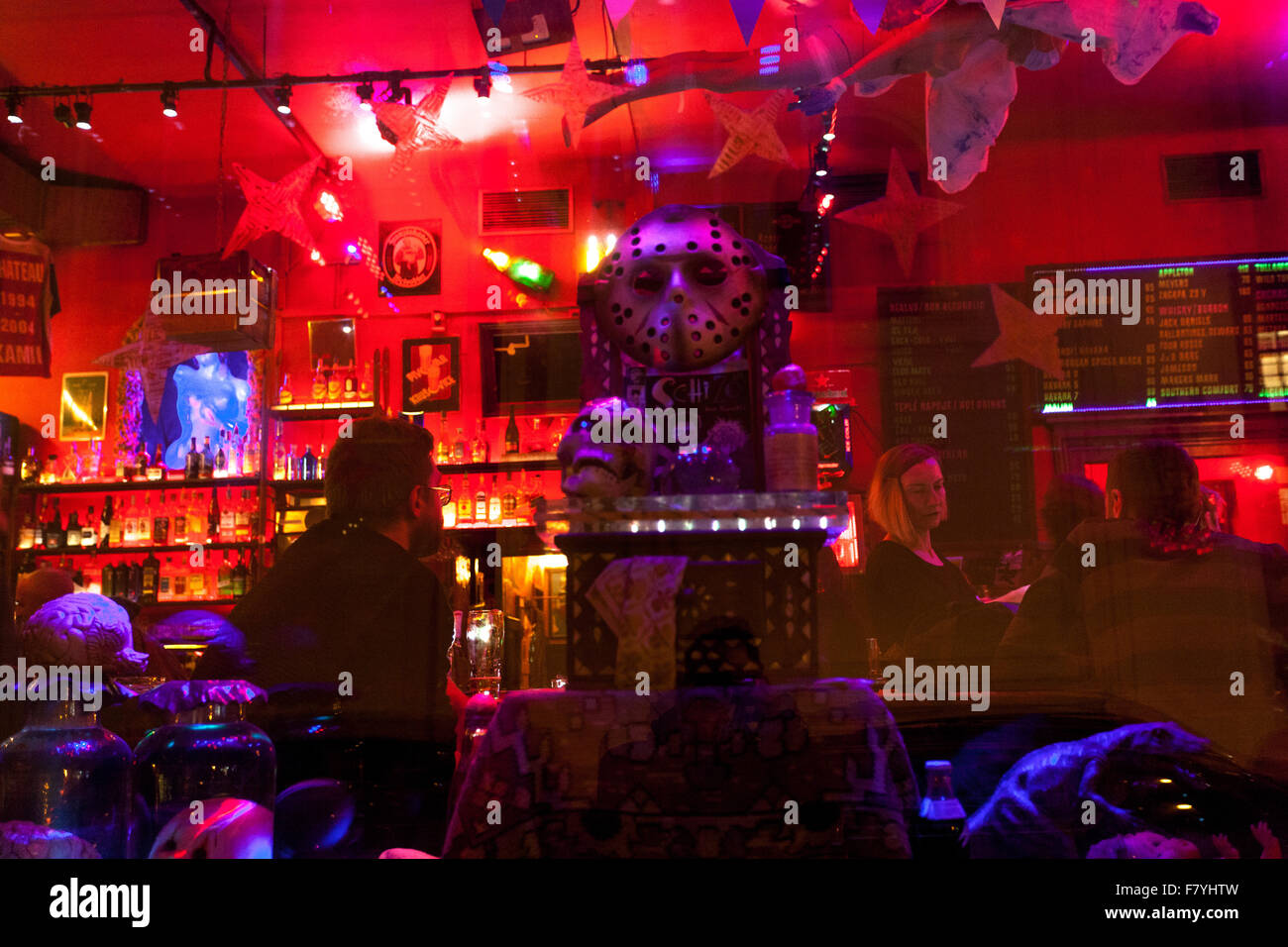 Berühmte Prager Kneipe in der Nähe des Altstädter Ring Prag Chapeau Rouge Mit einzigartiger Atmosphäre Prag Bars Tschechische Republik Pubs Stockfoto
