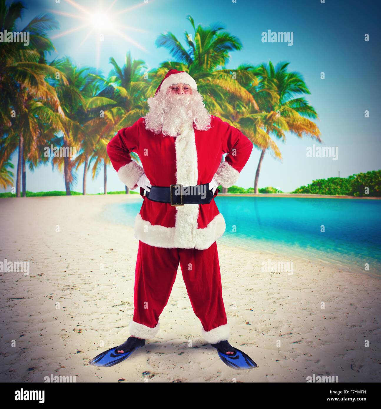 Santa Claus im tropischen Urlaub Stockfoto