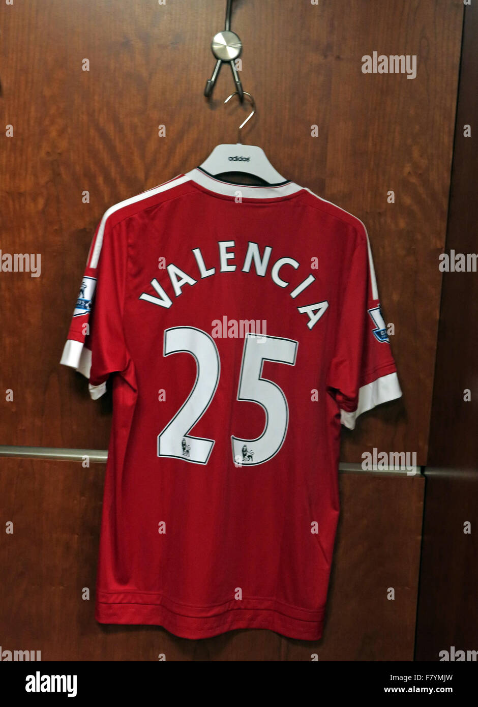Antonio Valencia 25-t-Shirt in MUFC Ankleidezimmer, Old Trafford Stockfoto